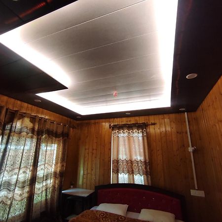 New Zum Zum Hotel & Restaurant Srīnagar エクステリア 写真