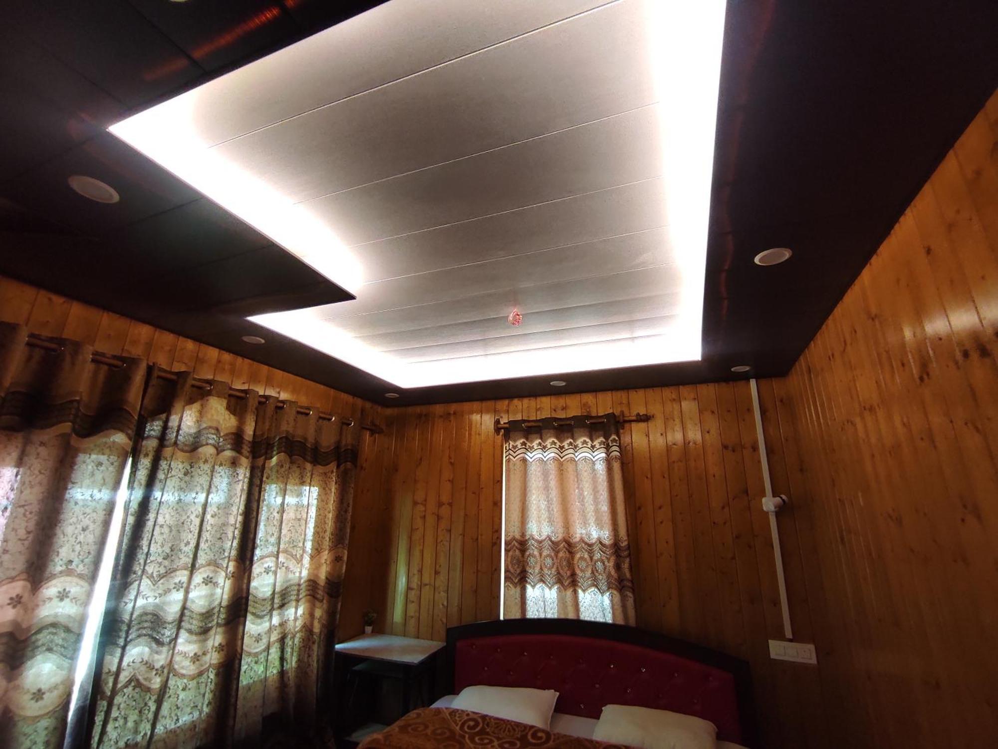 New Zum Zum Hotel & Restaurant Srīnagar エクステリア 写真